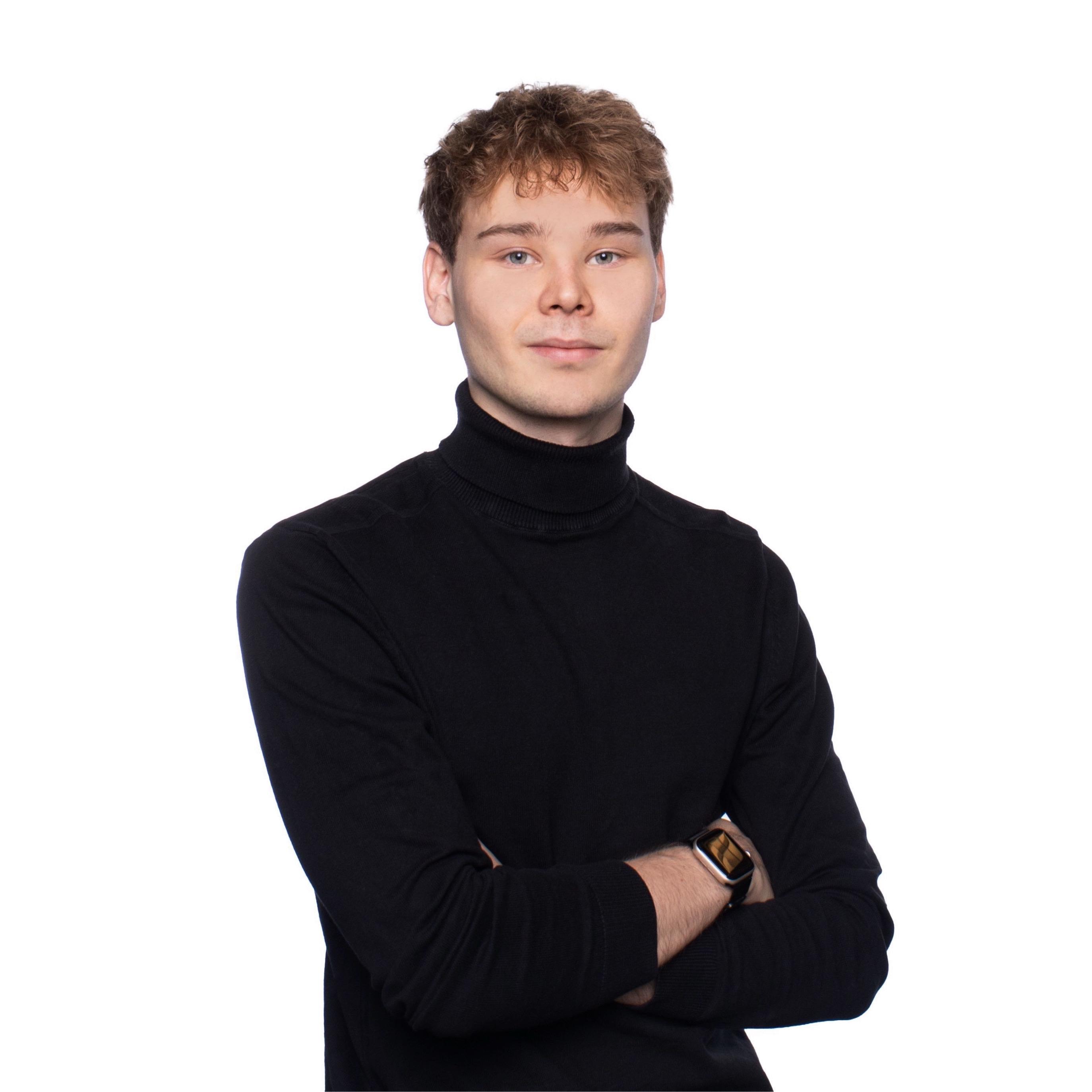 Picture of Eeli Lohi standing with arms crossed